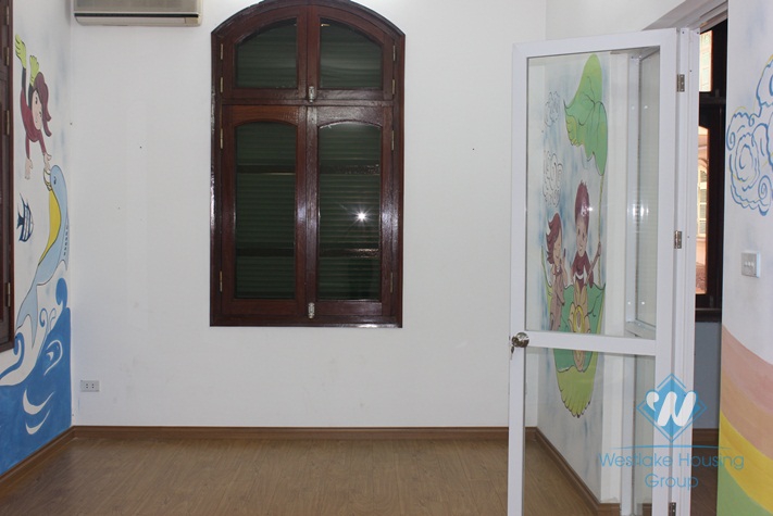 Unfurnished house for rent in Nghi Tam street, Tay Ho, Hanoi